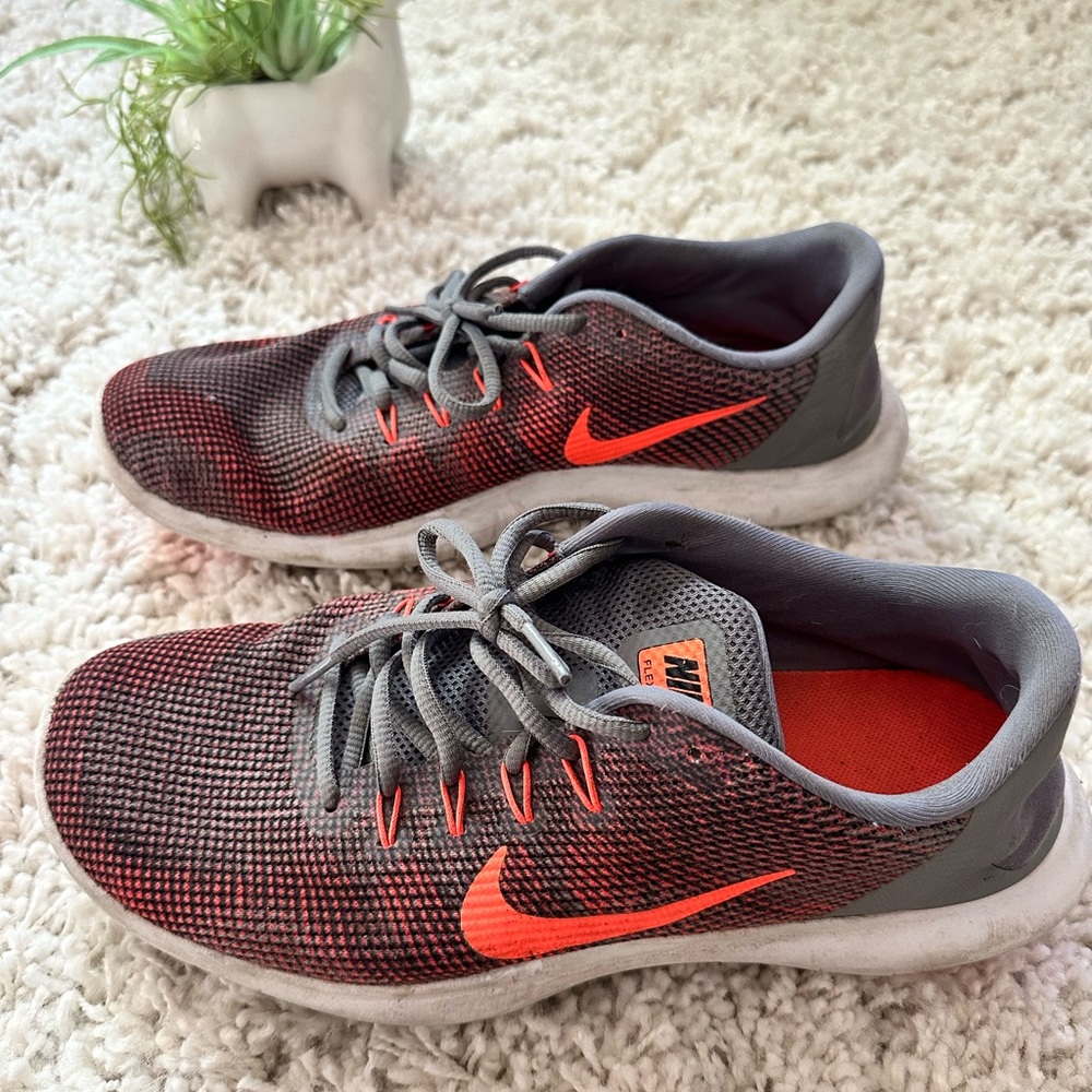 Nike women’s neon red swoosh running gym breathable track gym shoes. Siz…